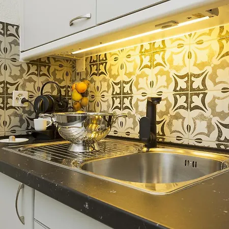 Monolocale Con Terrazzo Vista Via Cassarinetta 7 By Lr *