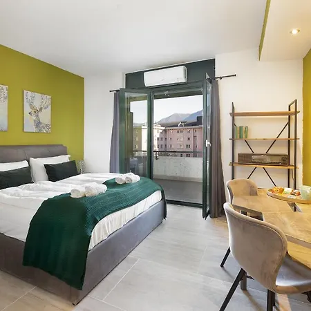 Apartament Monolocale Con Terrazzo Vista Via Cassarinetta 7 By Lr