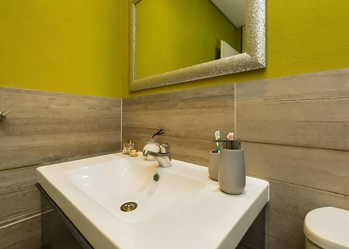 Monolocale Con Terrazzo Vista Via Cassarinetta 7 By Lr *