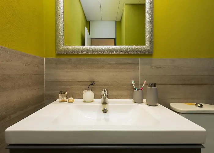 Daire Monolocale Con Terrazzo Vista Via Cassarinetta 7 By Lr *