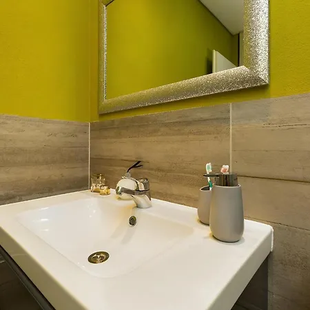 Monolocale Con Terrazzo Vista Via Cassarinetta 7 By Lr *