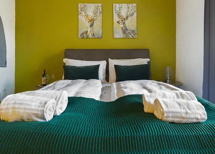 Monolocale Con Terrazzo Vista Via Cassarinetta 7 By Lr *